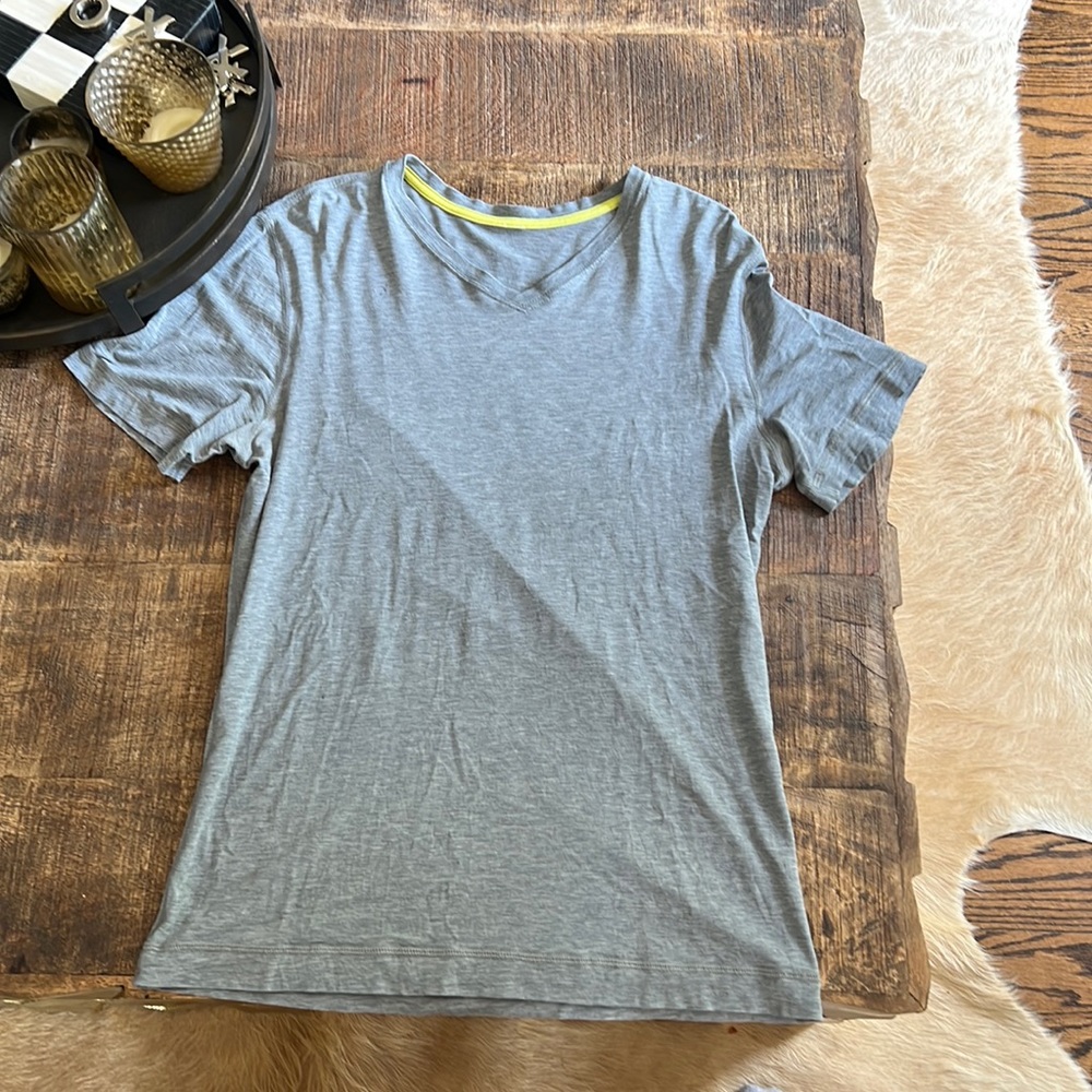 Men’s lately used Grey Lululemon shirt